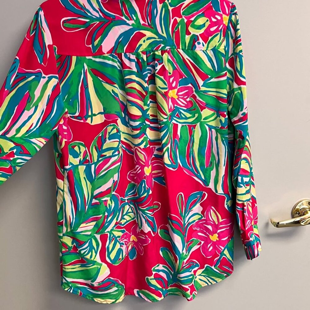 Lilly Pulitzer Isla SILK Blouse Pomegranate Jungle Tumble Size Medium - Picture 3 of 3